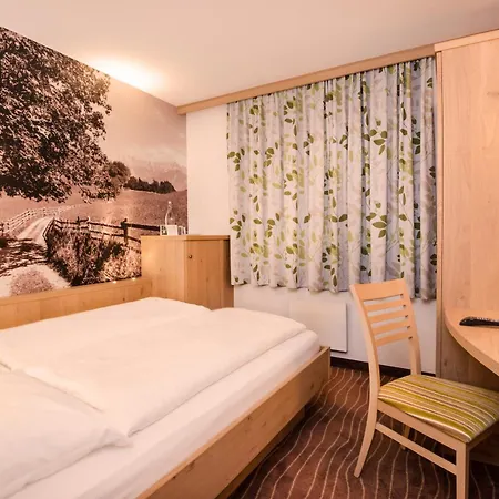 Hotel Gruener Baum Zell am See Exterior photo
